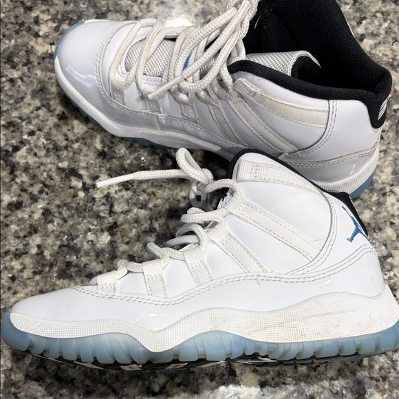 Legend Blue & White Kids Jordan 11s - Picture 5 of 13